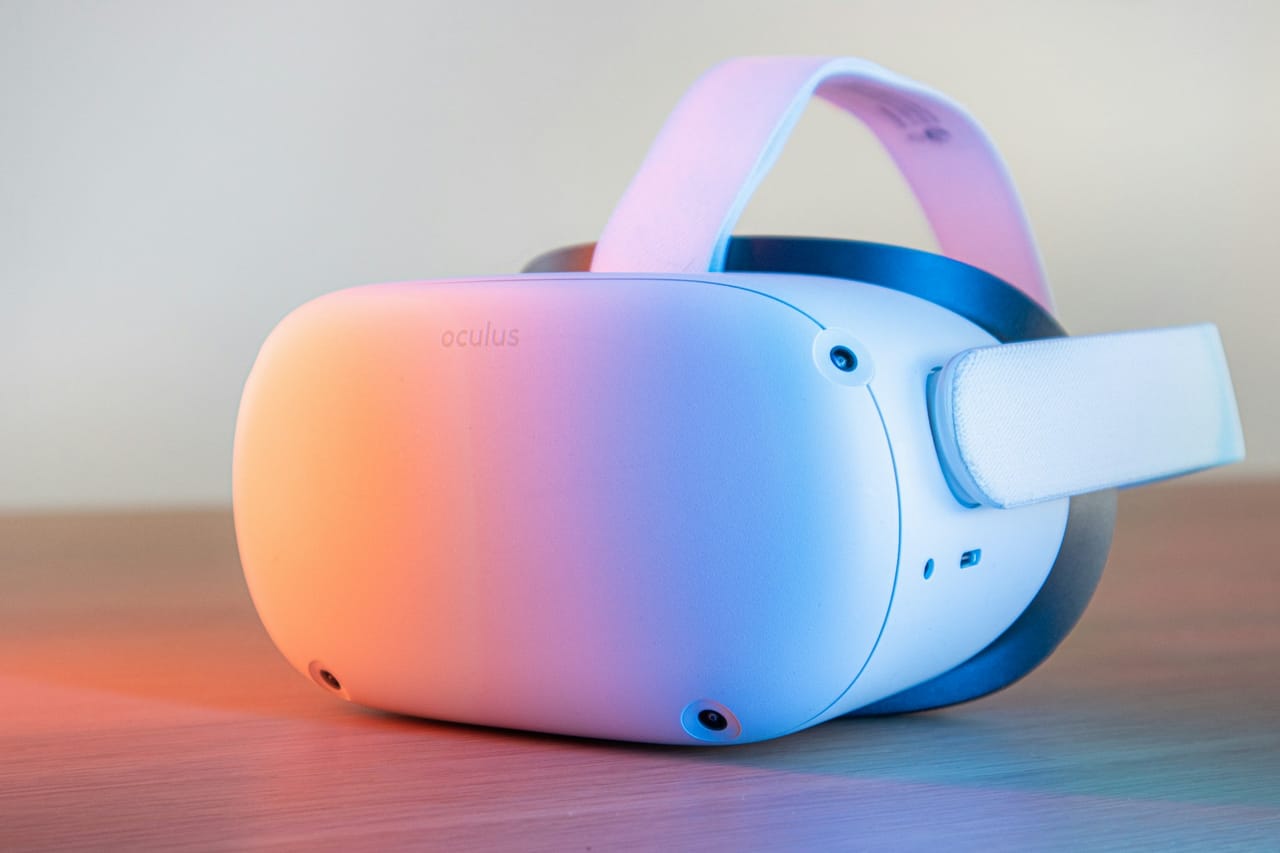 Smart glasses charging case